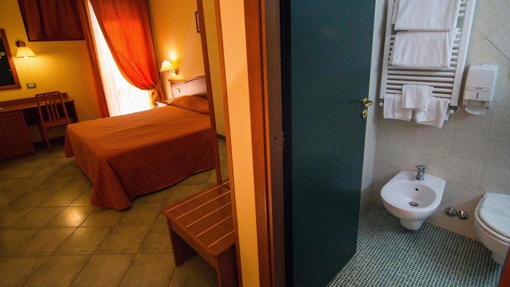 ארטנה Hotel Degli Amici מראה חיצוני תמונה