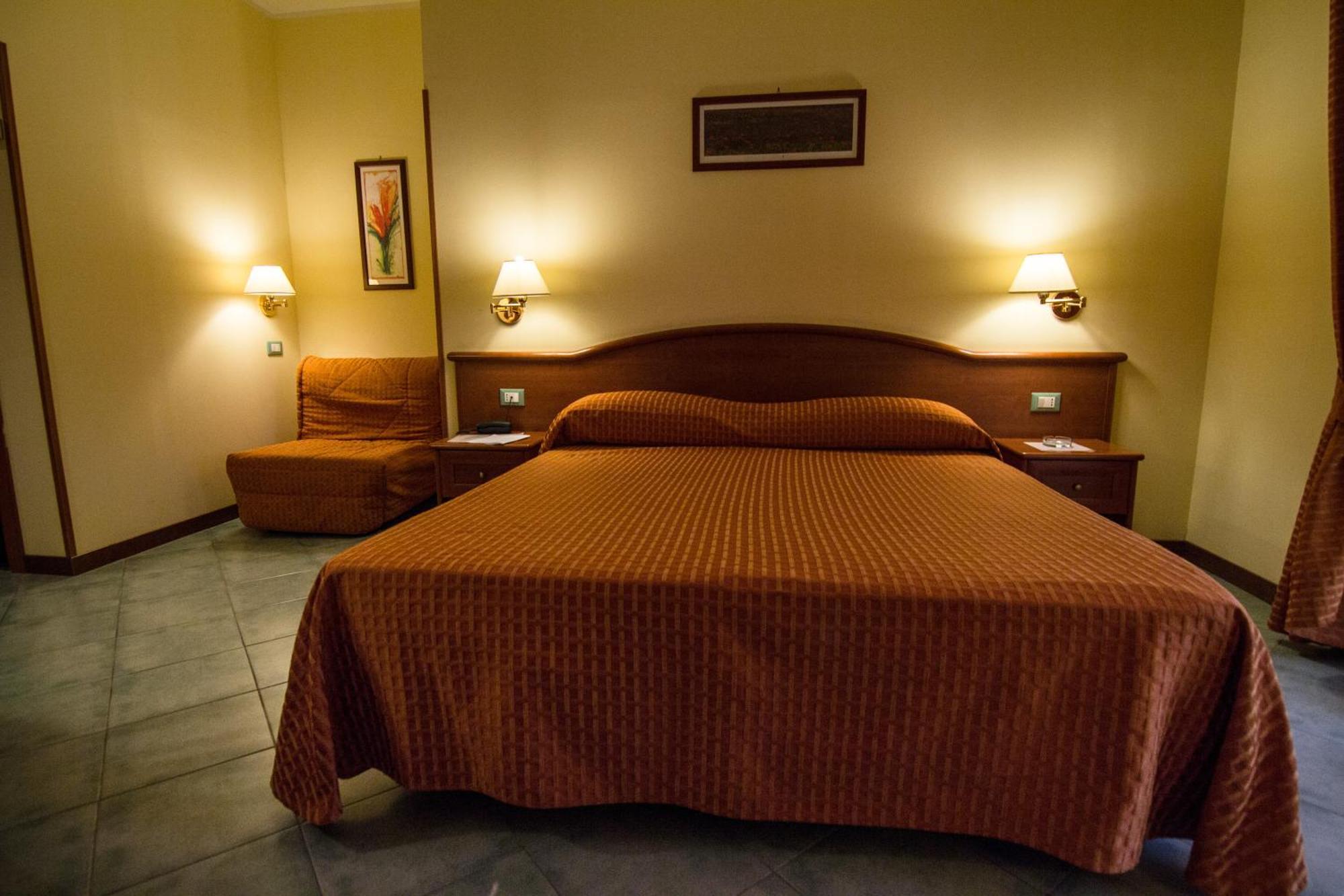 ארטנה Hotel Degli Amici מראה חיצוני תמונה