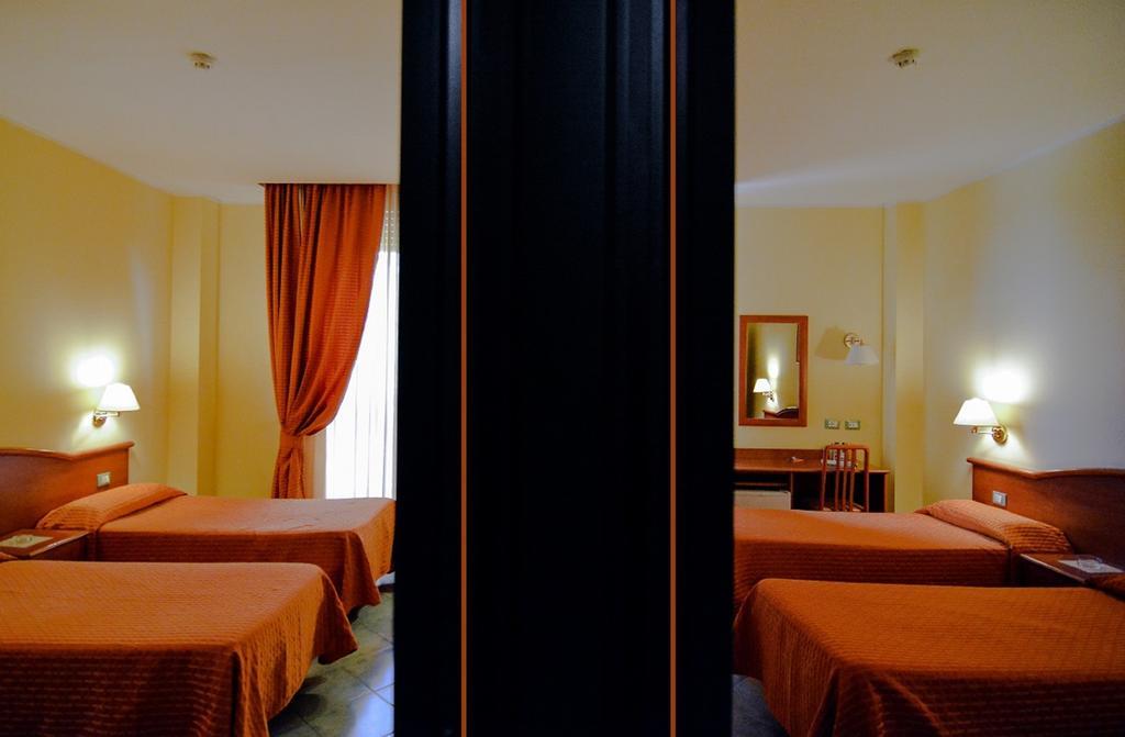 ארטנה Hotel Degli Amici חדר תמונה